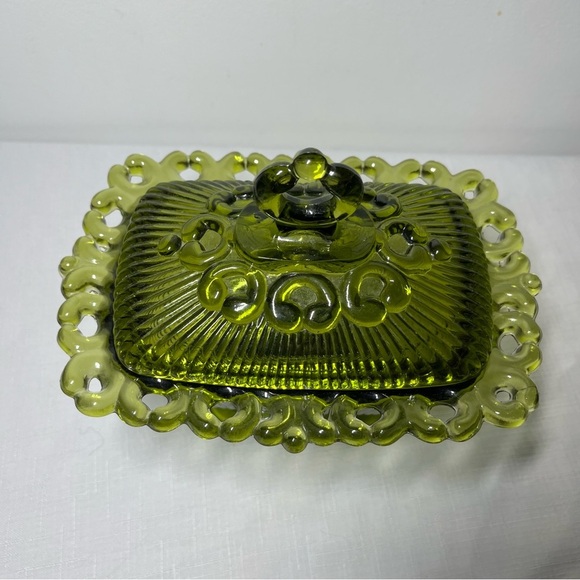 Vintage Indiana Glass Olive Green Rectangular Pedestal Lace Candy Dish w Lid. - Picture 2 of 7
